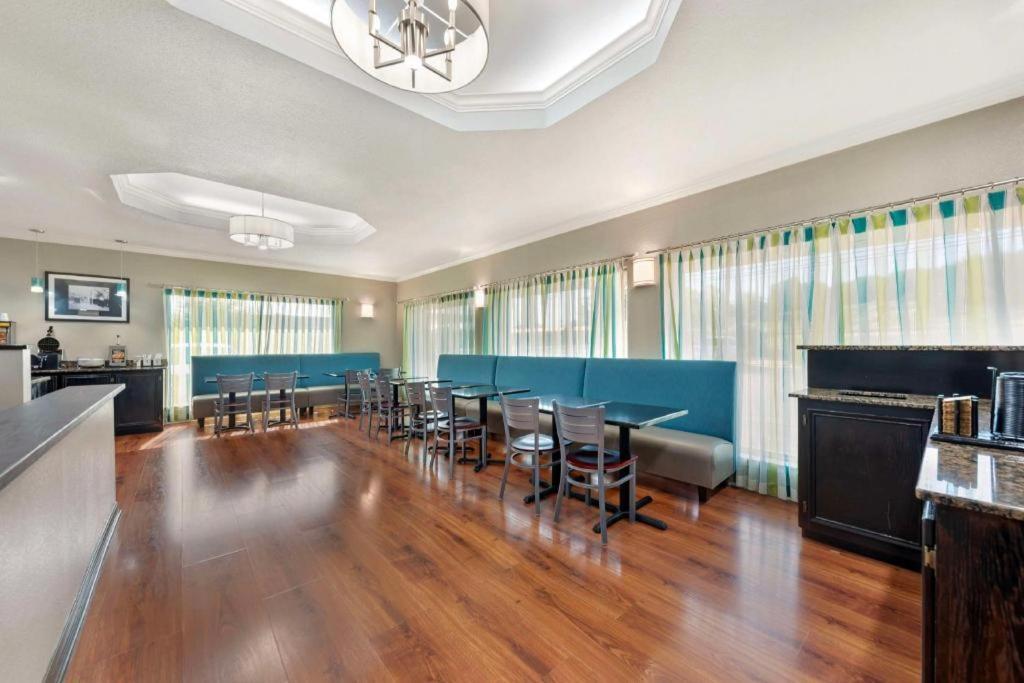 Hotel Western Post Oak Burnet