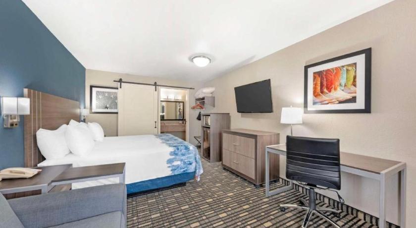 Western Post Oak Hotel